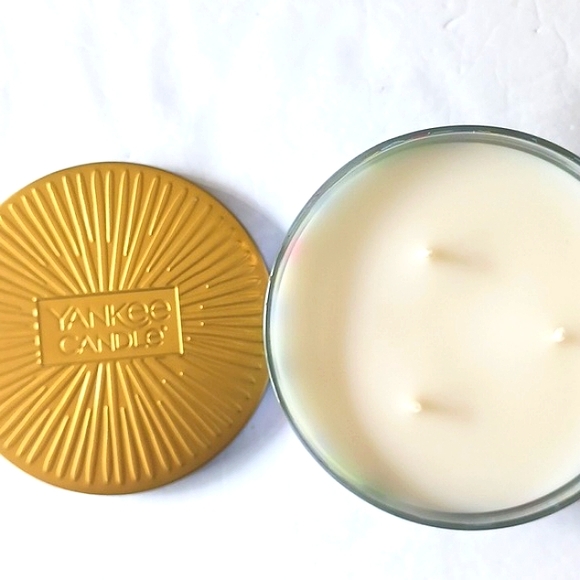 NEW Yankee Candle Chocolate Chip Cannoli 18 Oz. (510g) 3 Wick Candle - Picture 7 of 7